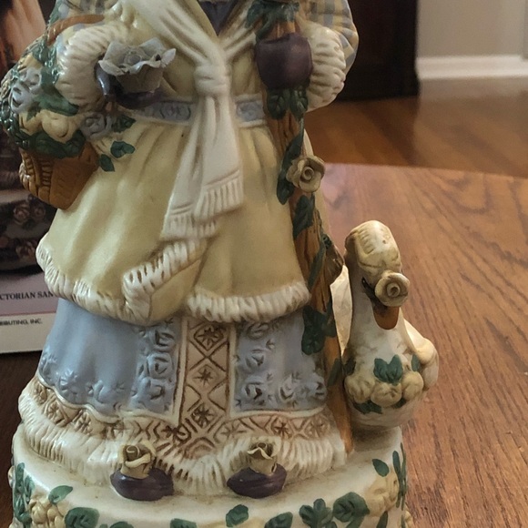abc distributing Holiday Vintage Victorian Rose Santa With Swan